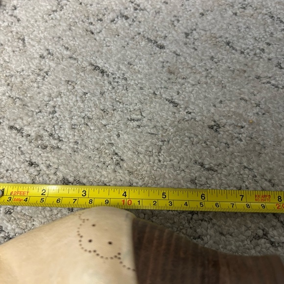 Gold Button 8.5 leather ankle booties w/floral detail excellent used condition - Picture 11 of 15